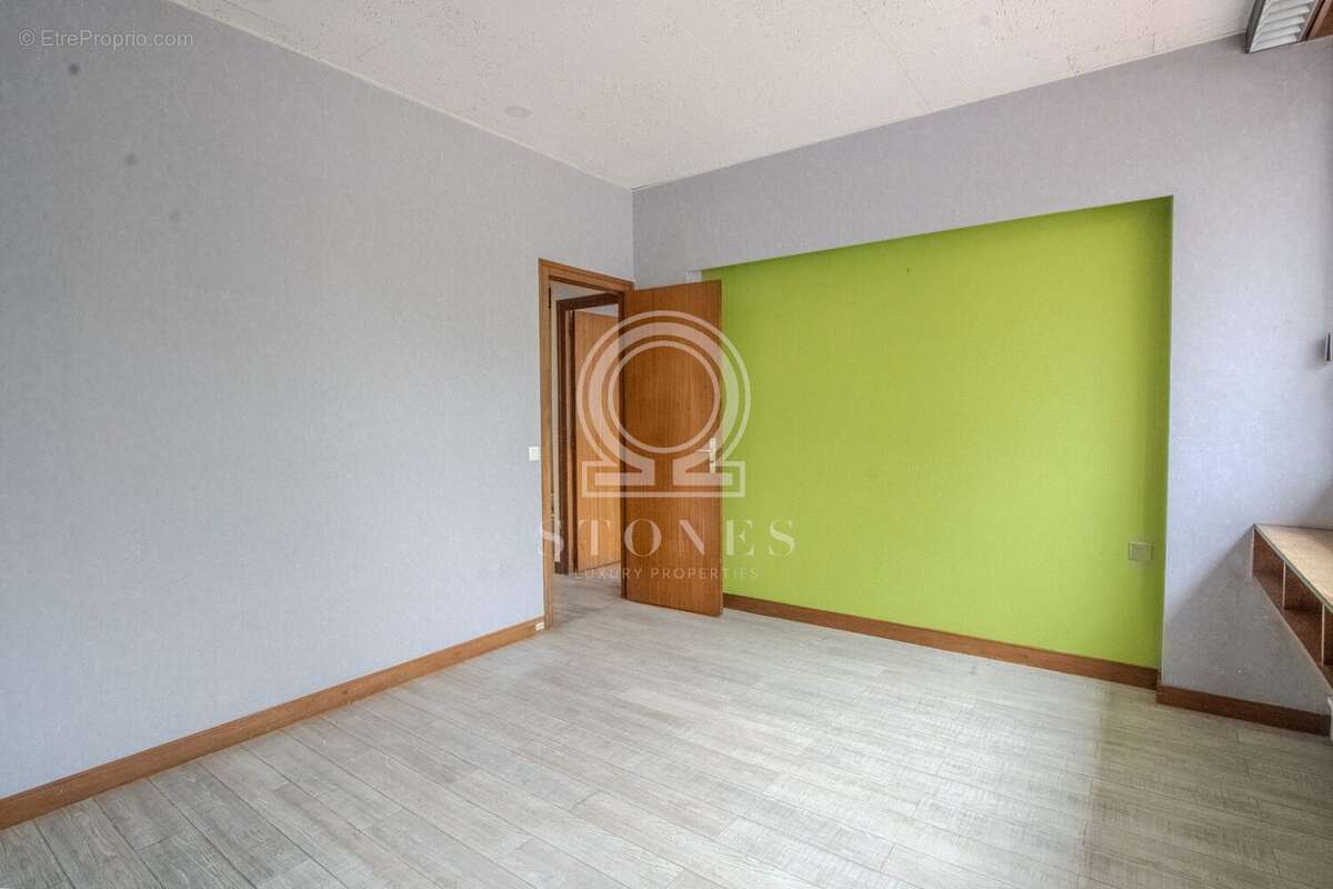 Commerce à LA CELLE-SAINT-CLOUD