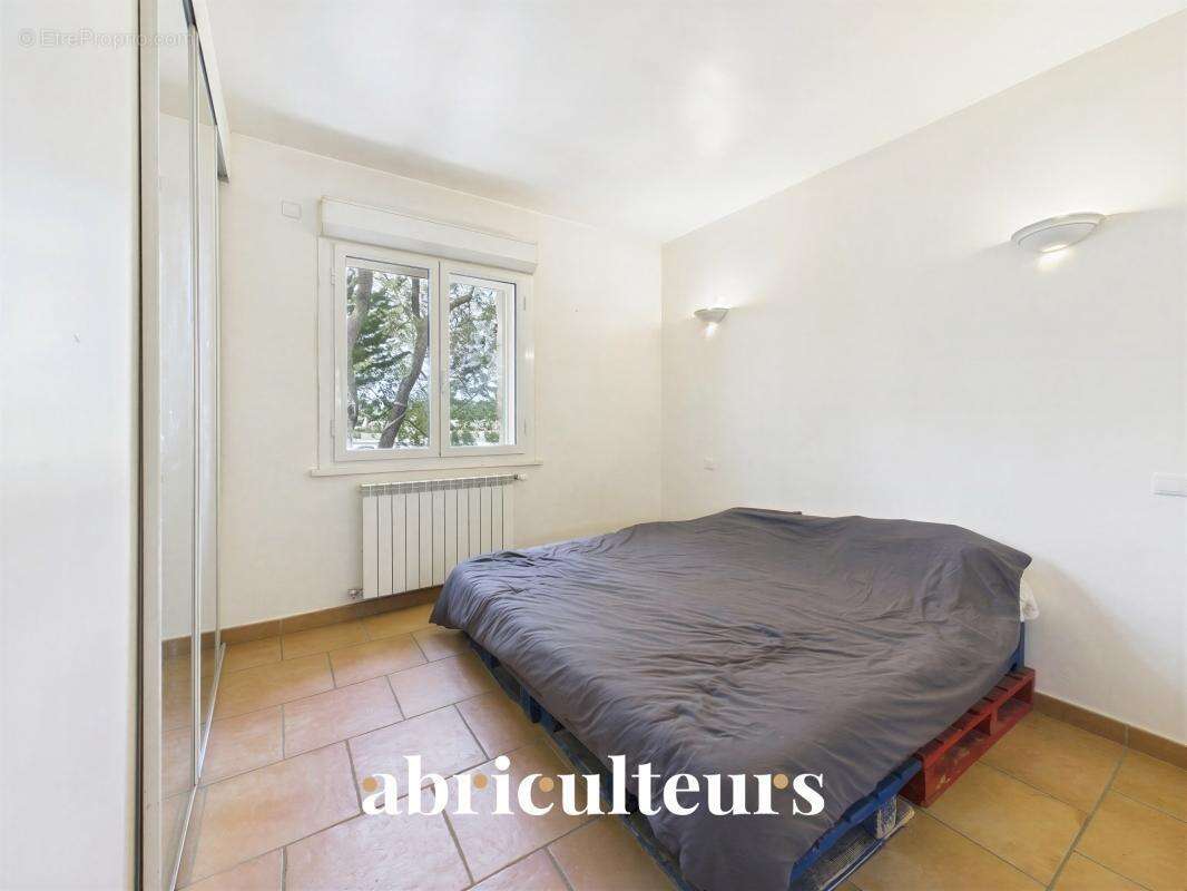 Maison en pierre de 254 m² en vente à Grans (13250) - photo 17