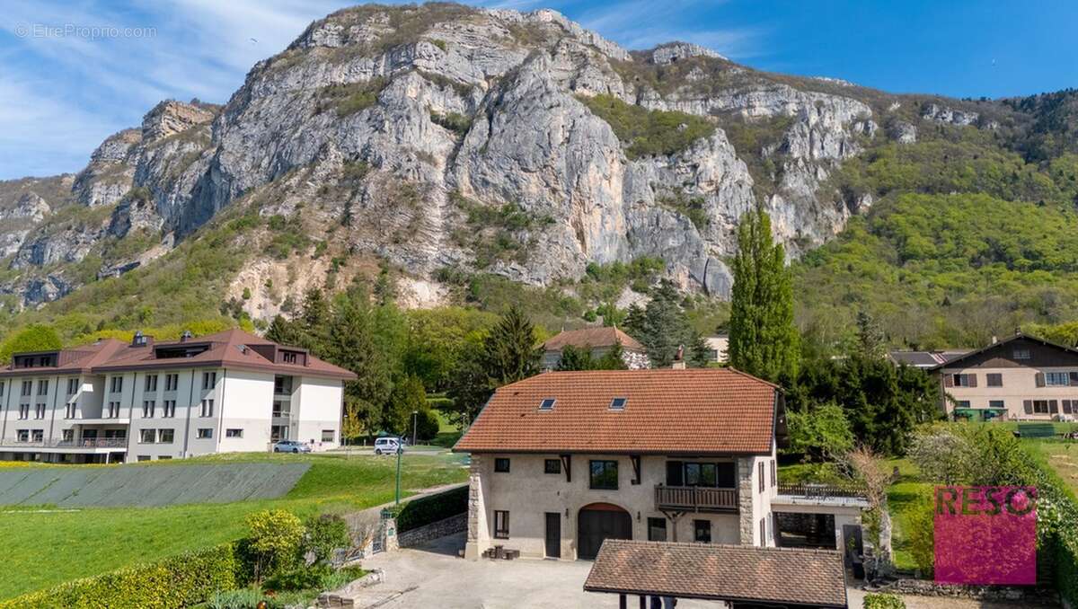 Maison à COLLONGES-SOUS-SALEVE