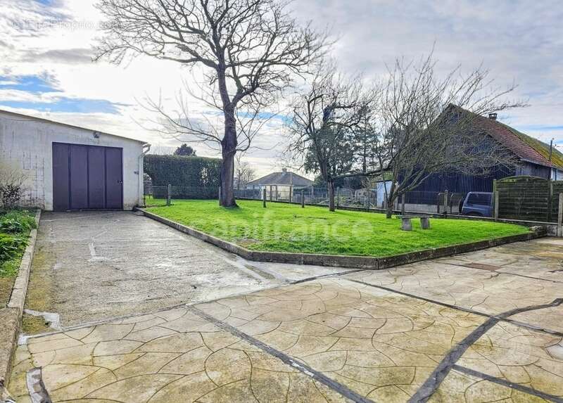 Maison à MONCHY-SUR-EU