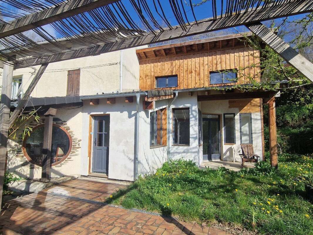 Maison de caractère avec gîte et dépendance - photo 18