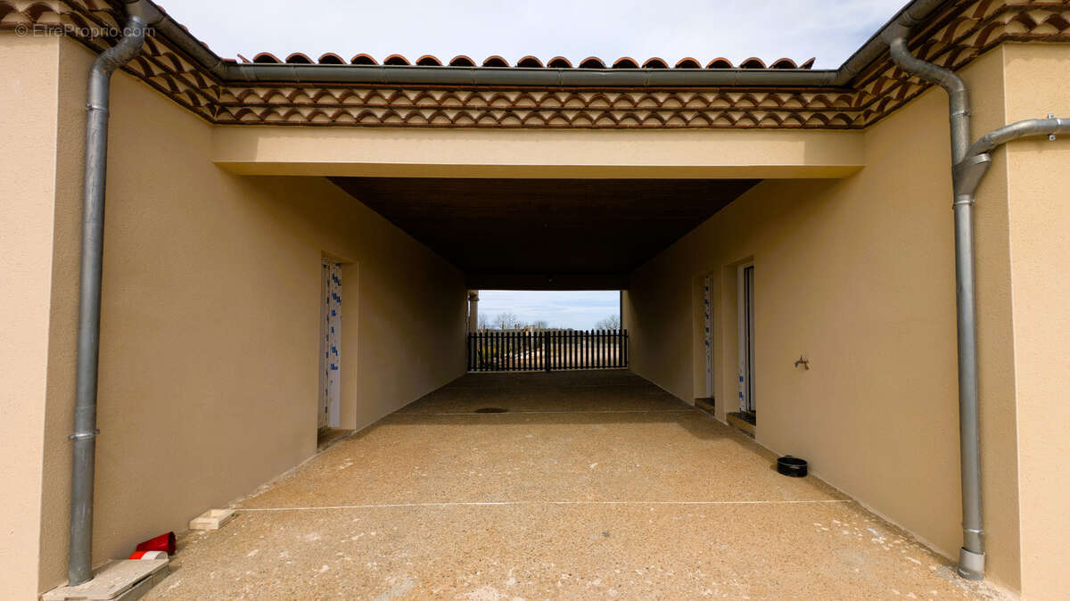 Maison à MAYRINHAC-LENTOUR