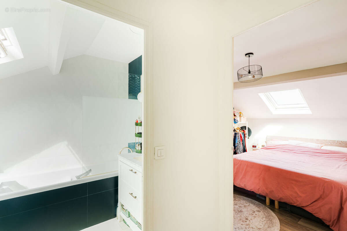Appartement à LA GARENNE-COLOMBES
