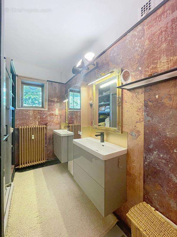 Appartement à VILLENEUVE-LES-AVIGNON