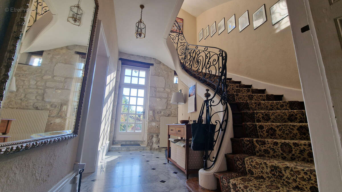 Maison à VILLEBOIS-LAVALETTE