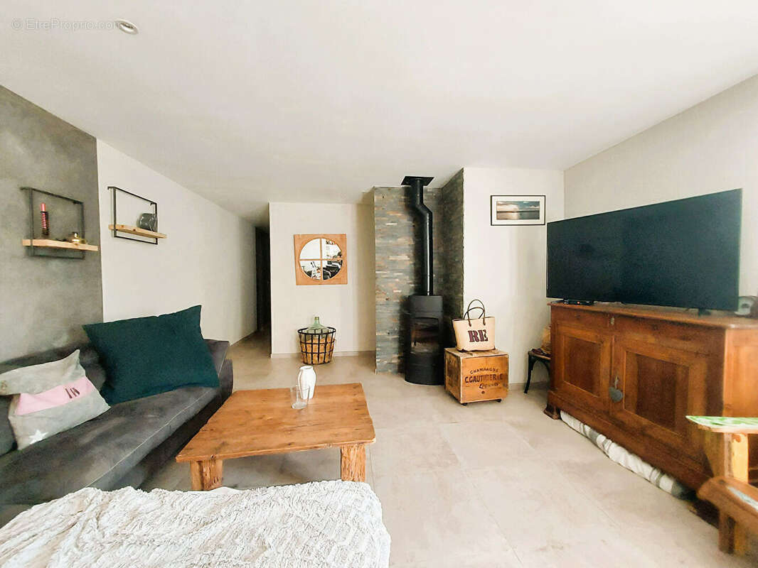Dolus d'Oléron - Maison rénovée avec hangar de 100 m² et beau potentiel - photo 6
