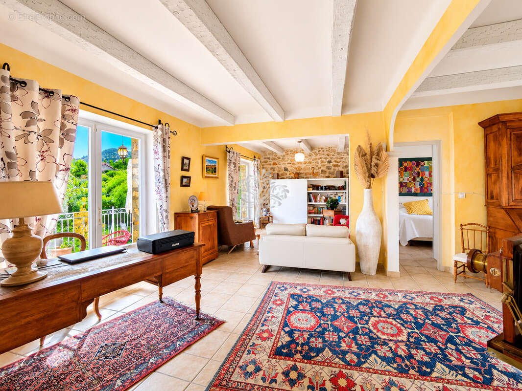 A vendre proche centre ville sanary villa t7 avec 5 chambres - photo 12