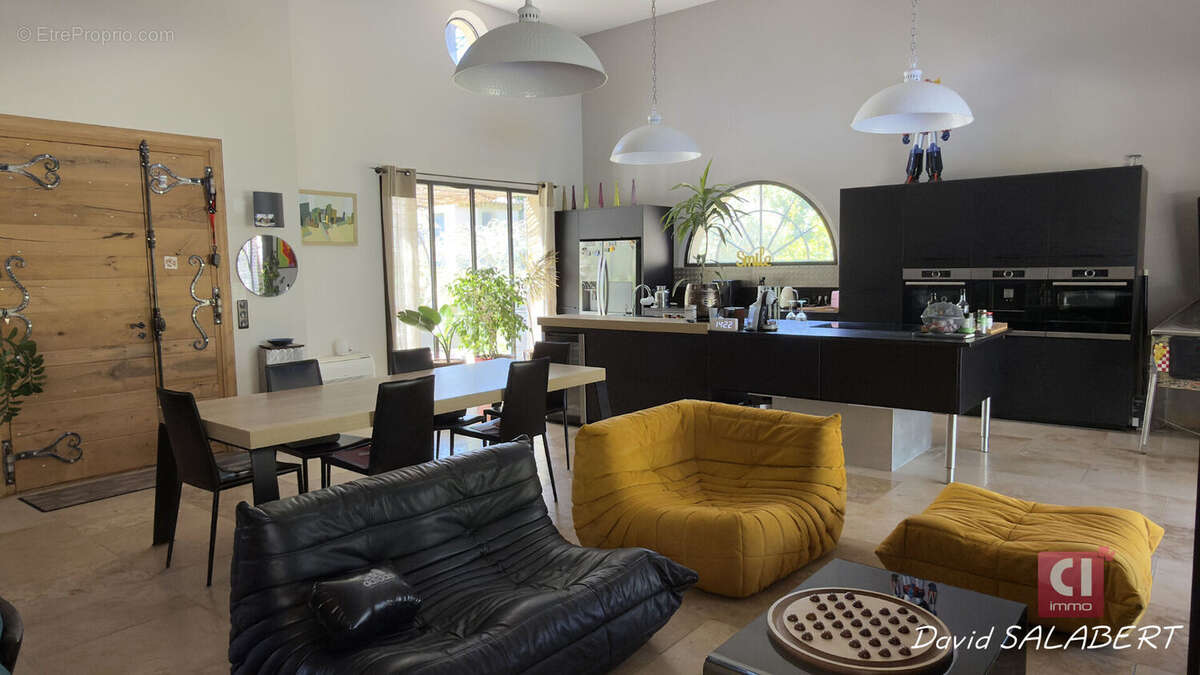Le Thoronet - Propriété de 195 m² avec vaste réception, dépendance et sous-sol - photo 6
