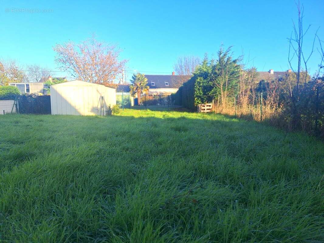 Terrain à LA ROUXIERE