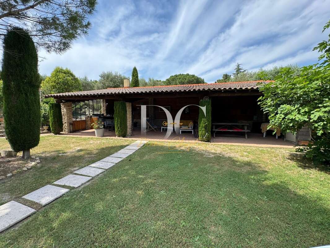 Maison 265 m² à Entraigues-Sur-La-Sorgue  - photo 5