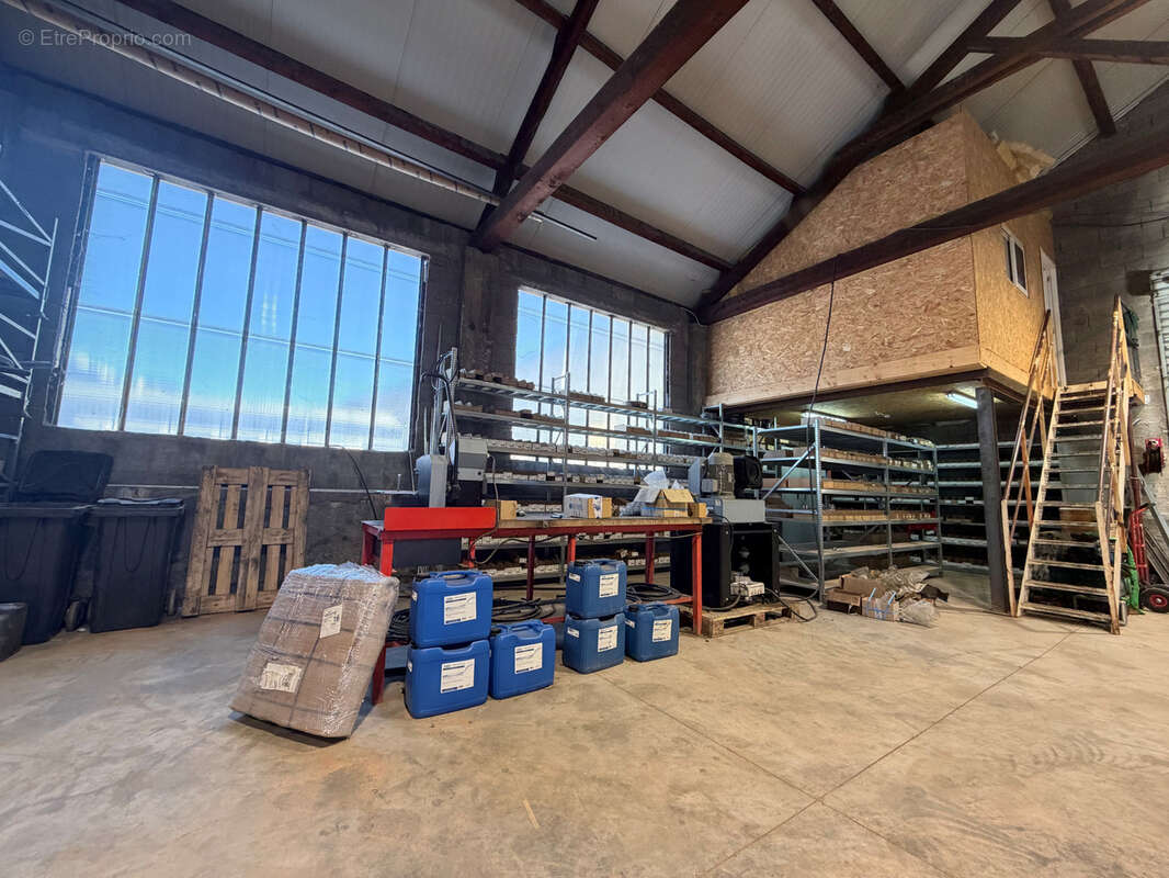 Commerce à SAINT-ETIENNE-DE-CUINES