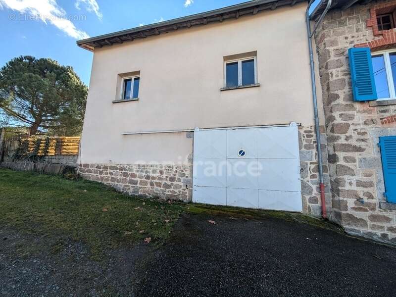Maison a renover - essertines en donzy , 7 pièces , 164 m² , 4 /5 chambres , combles, cave, garage , terrain 526 m² - photo 4