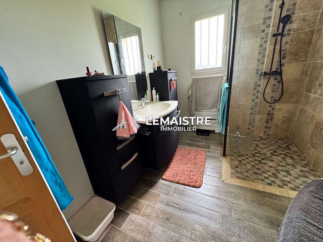 PROCHE GODERVILLE - Maison familiale 157 m² - Plain-pied - 4 garages - Terrain 2 000 m² - photo 6