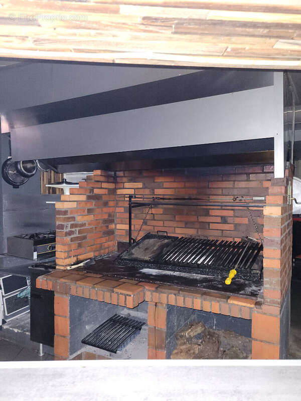 Commerce à NIEUL-LE-DOLENT