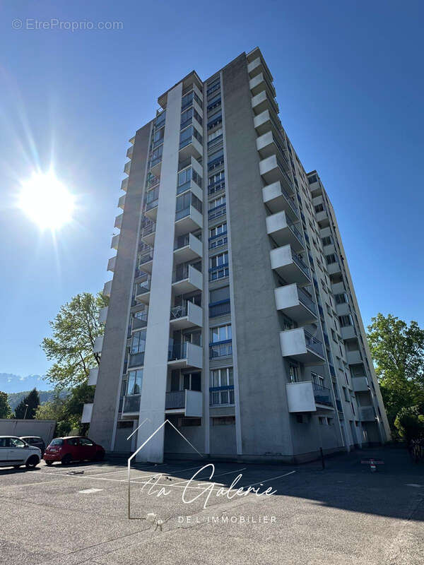 Appartement à SAINT-MARTIN-D'HERES