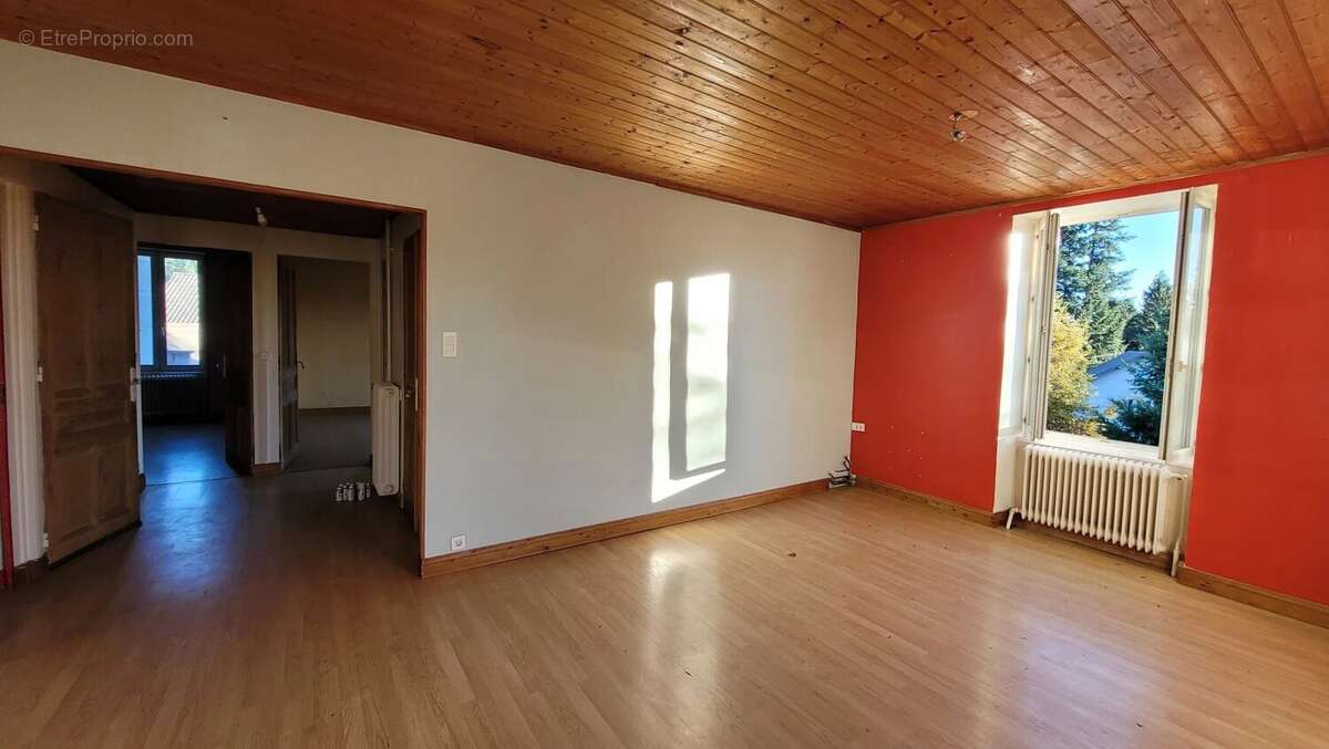 Maison à LE CHAMBON-SUR-LIGNON