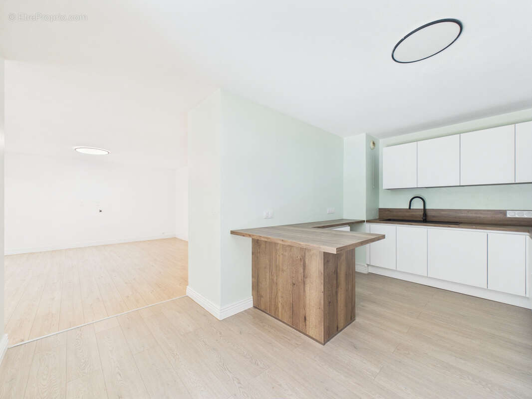 Chambéry   t4 en excellent état avec 70 m2 de terrasse, garage, cave et cadre verdoyant - photo 2