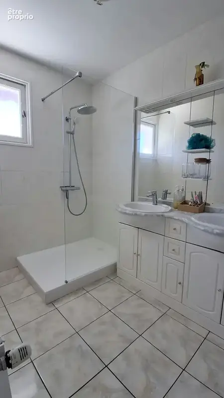 Maison traditionnelle de plain-pied de 4 chambres sur terrain arboré de 1 046 m2 - photo 10