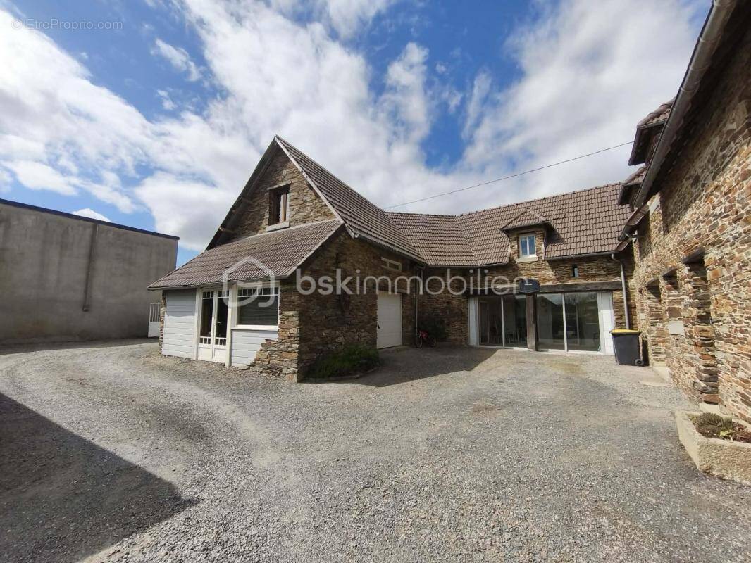 Maison à LA BARRE-DE-SEMILLY