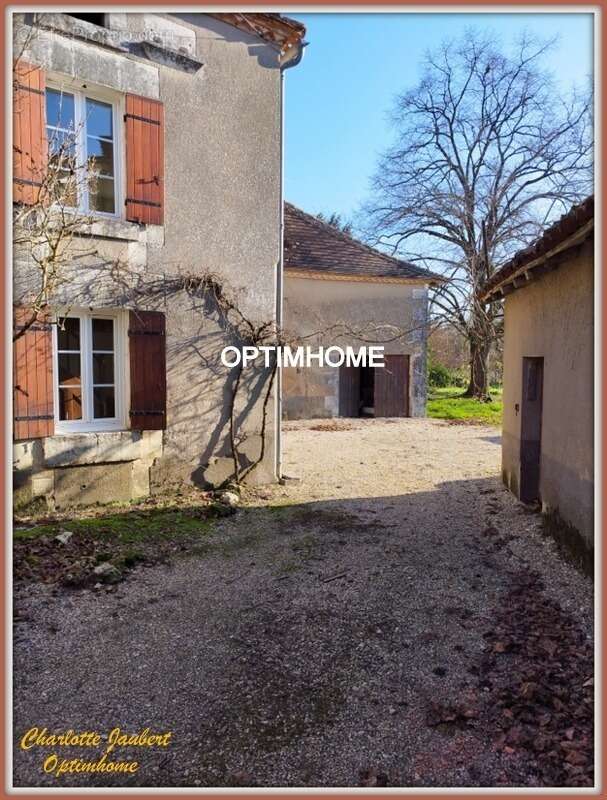 Maison à AUBETERRE-SUR-DRONNE