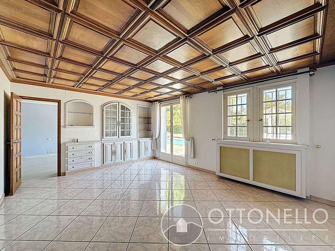 Maison à ROQUEBRUNE-SUR-ARGENS