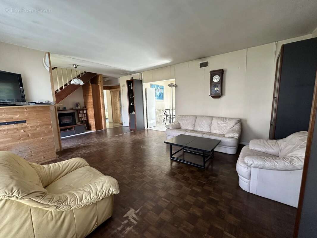 Maison à LE MESNIL-SAINT-DENIS