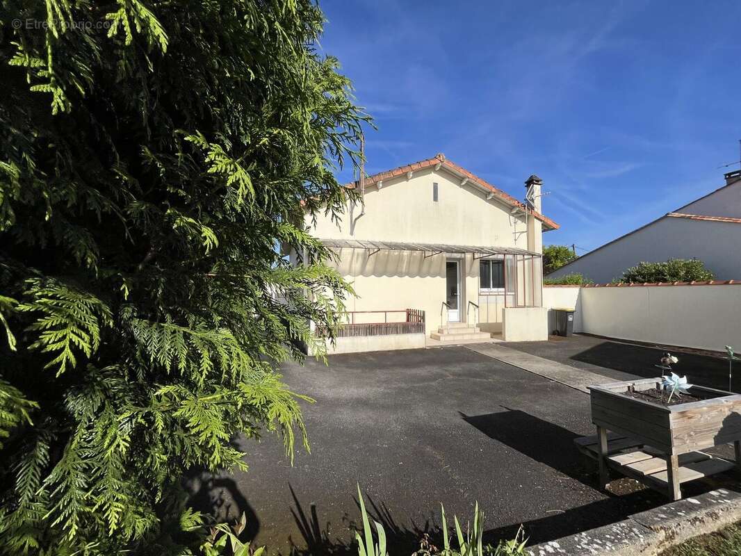 Maison à RUELLE-SUR-TOUVRE