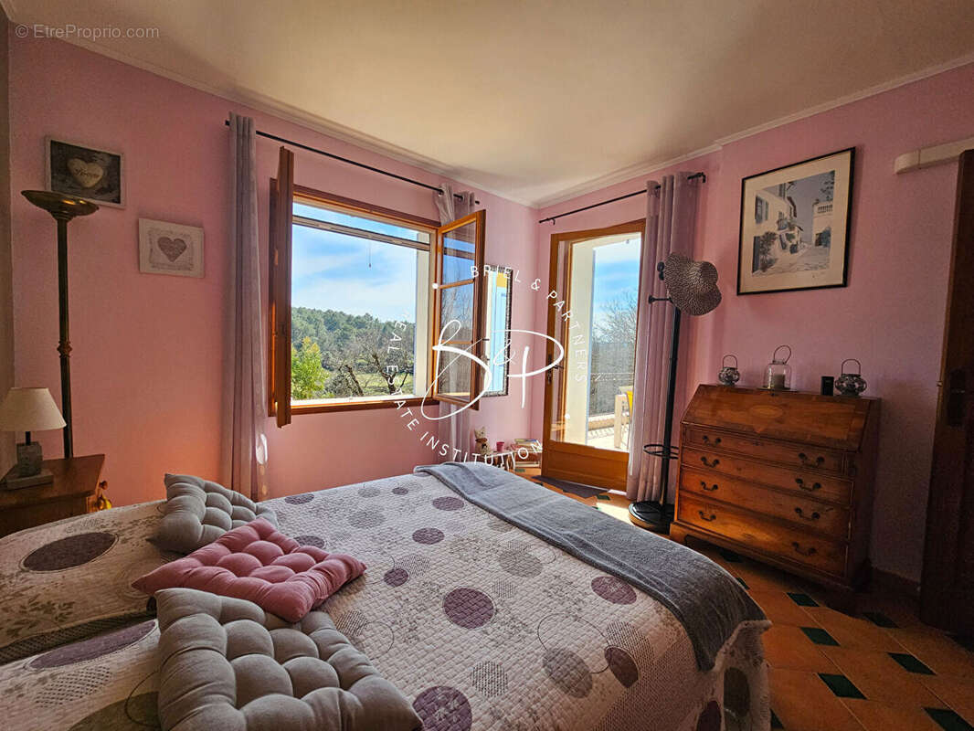 Maison à ENTRECASTEAUX