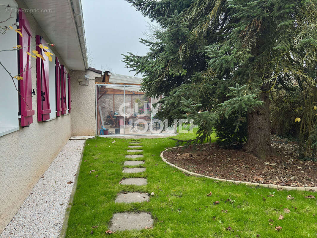 Maison à SAINT-PIERRE-DU-PERRAY