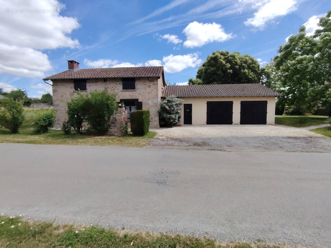 Maison à RILHAC-LASTOURS