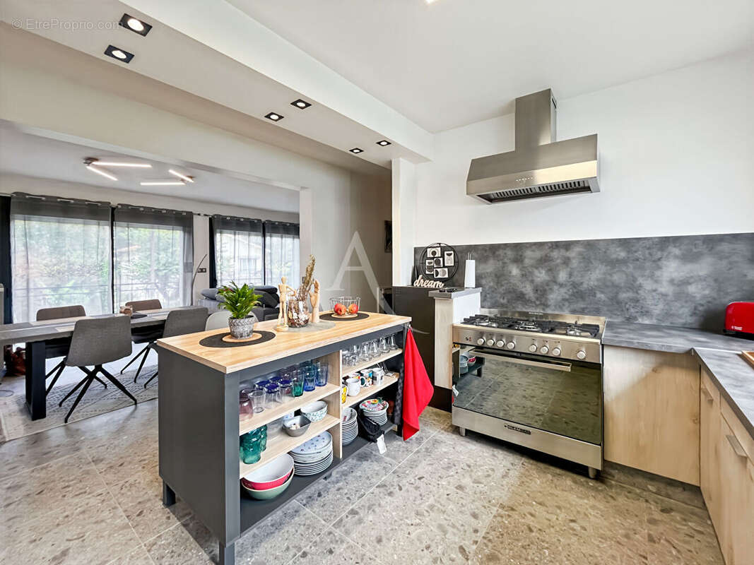 A VENDRE - Maison entièrement rénovée ? Fort potentiel avec logement indépendant - photo 5
