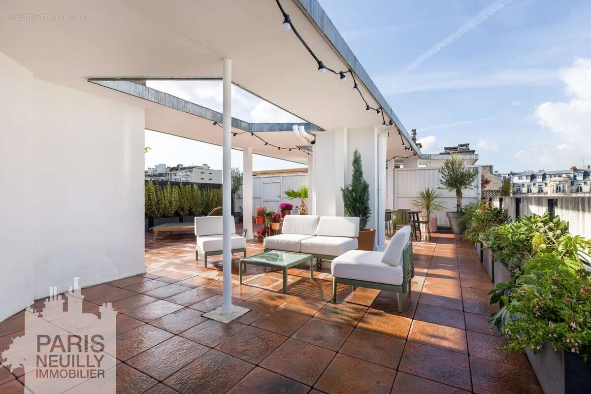 Appartement à PARIS-16E