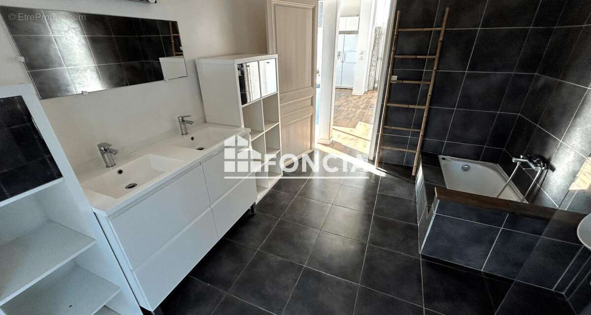 Maison à BORMES-LES-MIMOSAS