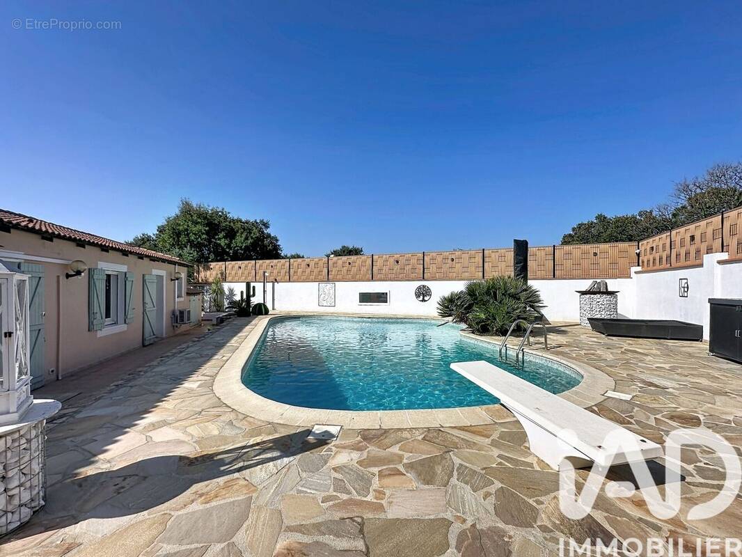 Photo 1 - Maison à ROQUEBRUNE-SUR-ARGENS