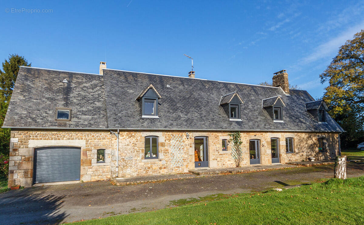 Maison à SAINTE-PIENCE