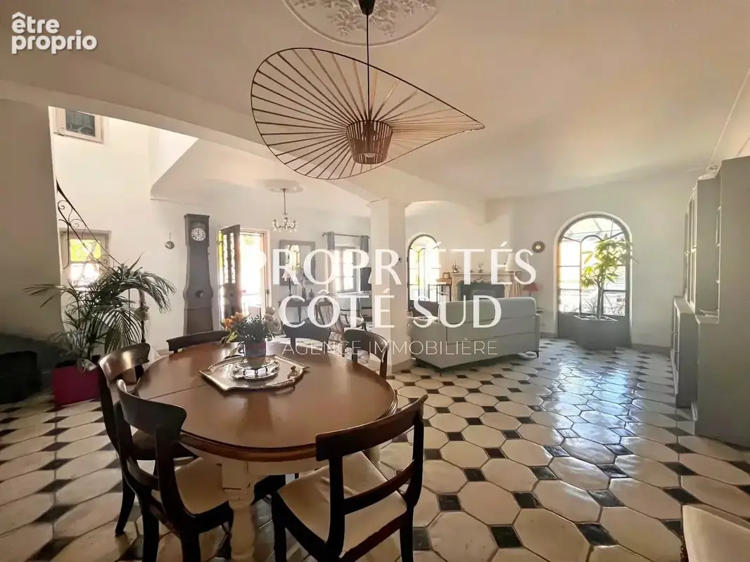 Pujaut, maison de caractère 246 m2  piscine  165 m2 de potentiel- **750 000 €  exclusivité** - photo 3