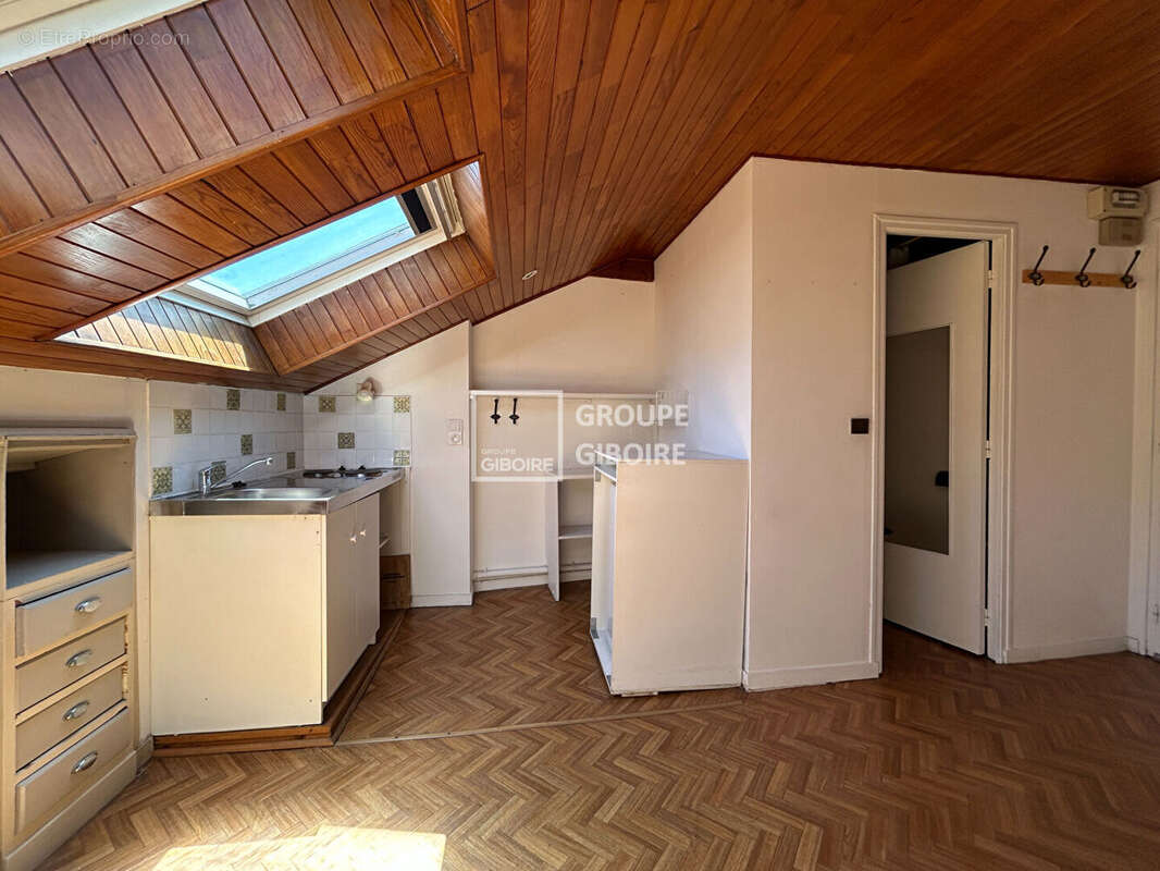 A vendre - agence giboire - nouveauté & exclusivité studio environ 14 m² dernier étage rennes centre-ville - photo 3