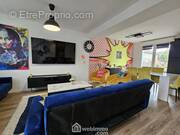 Dès l?entrée, place à un bel espace de vie lumineux et chaleureux, idéal pour se retrouver en famille ou entre amis - Maison à TINQUEUX