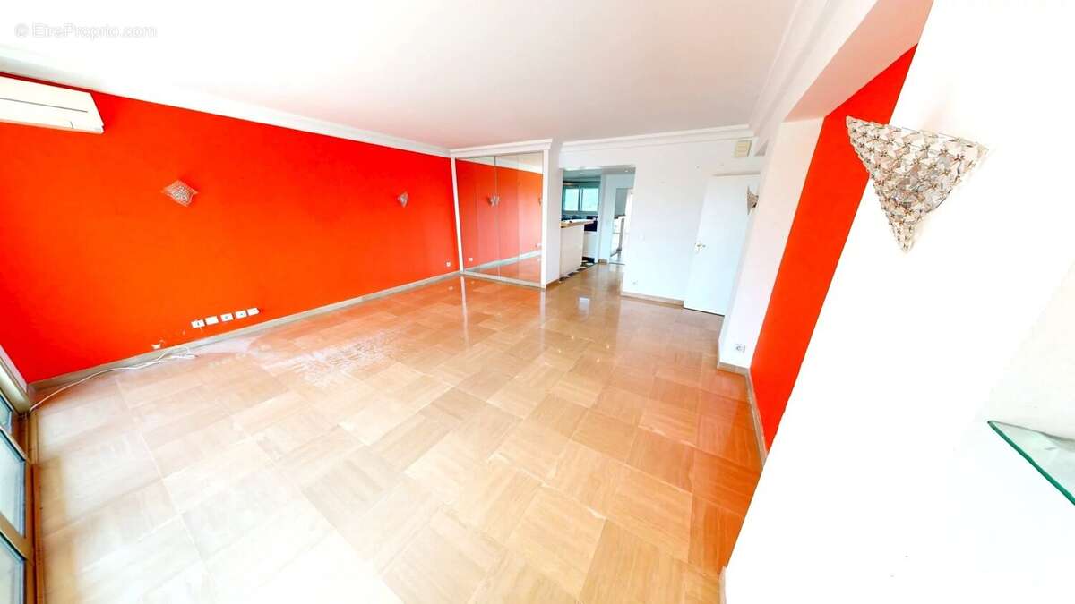 Appartement à VILLENEUVE-LOUBET