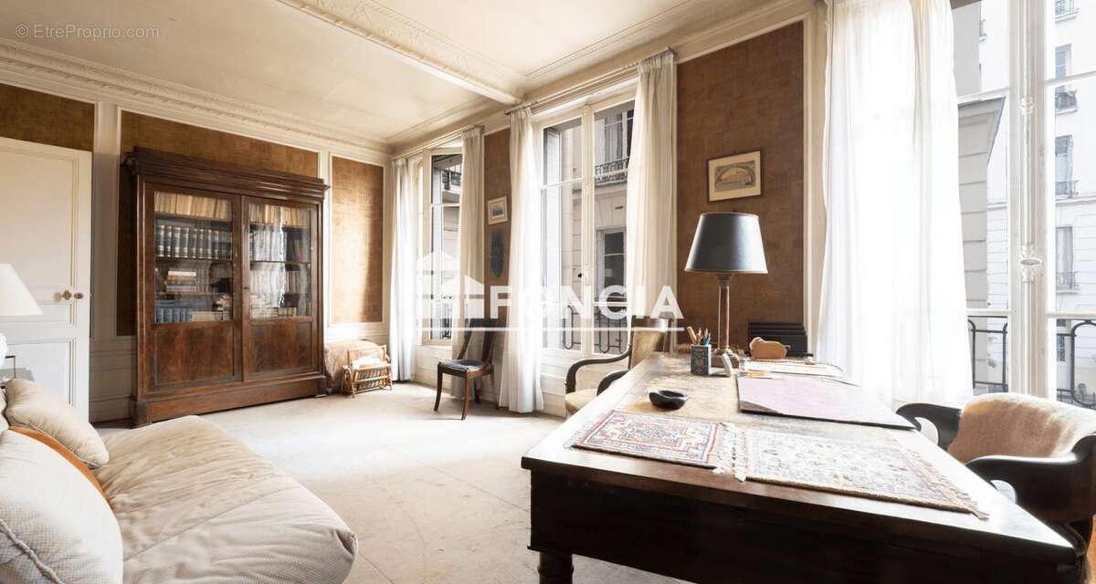 Appartement à PARIS-16E