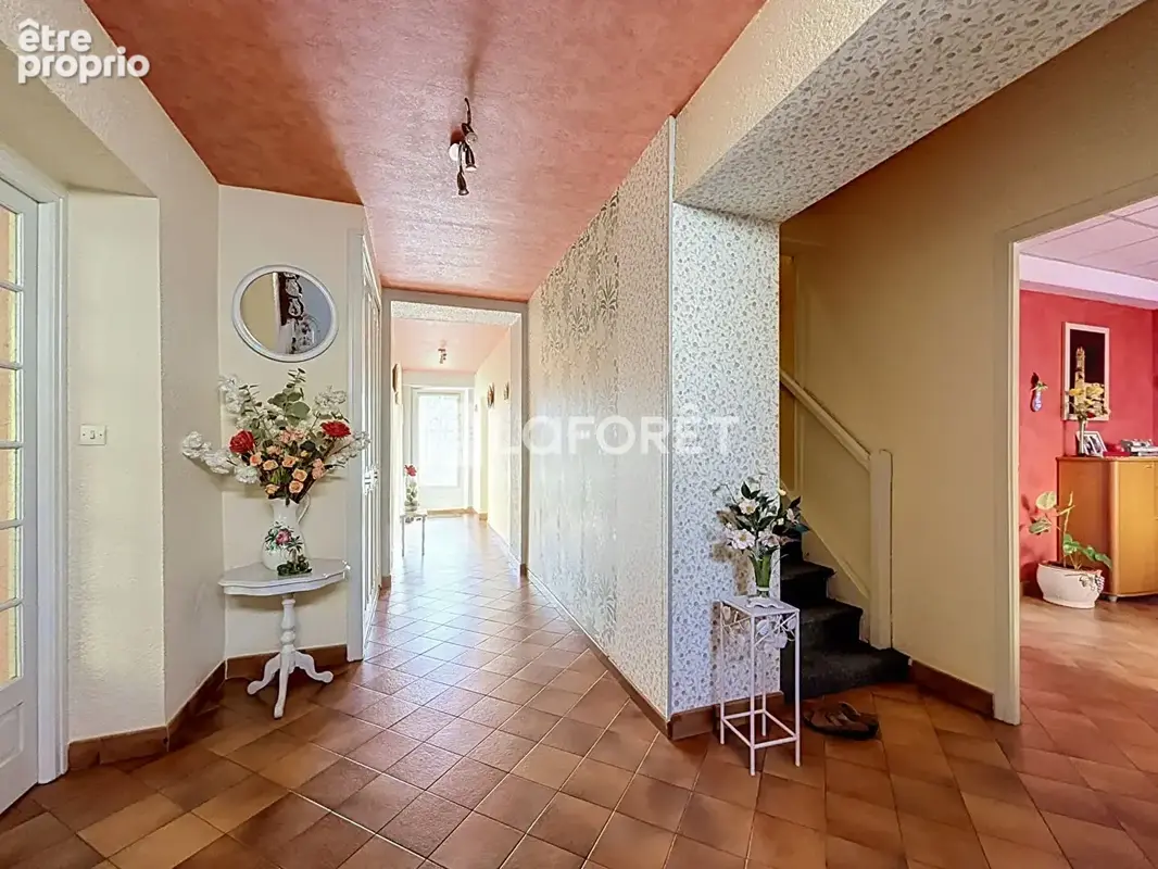Demeure FAMILIALE à vendre au coeur du village - 7 pièce(s) 265 m2 - photo 6