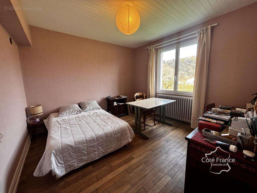 Maison à SAINT-ETIENNE-DE-MAURS