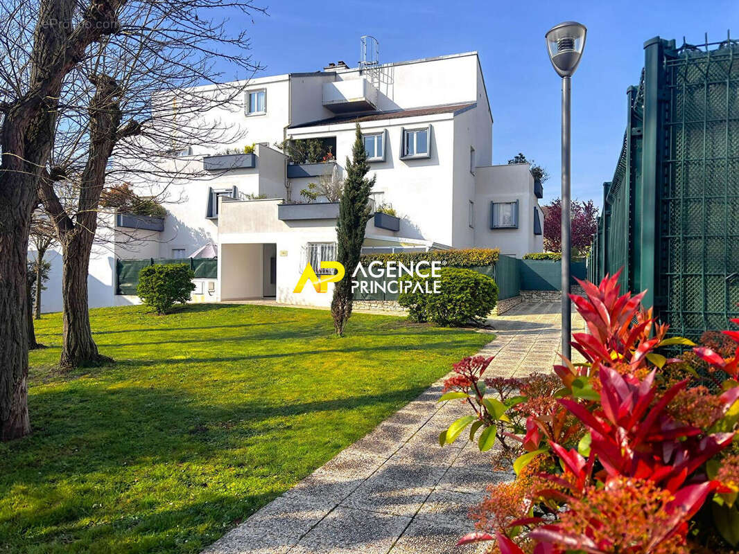 Appartement à SARTROUVILLE