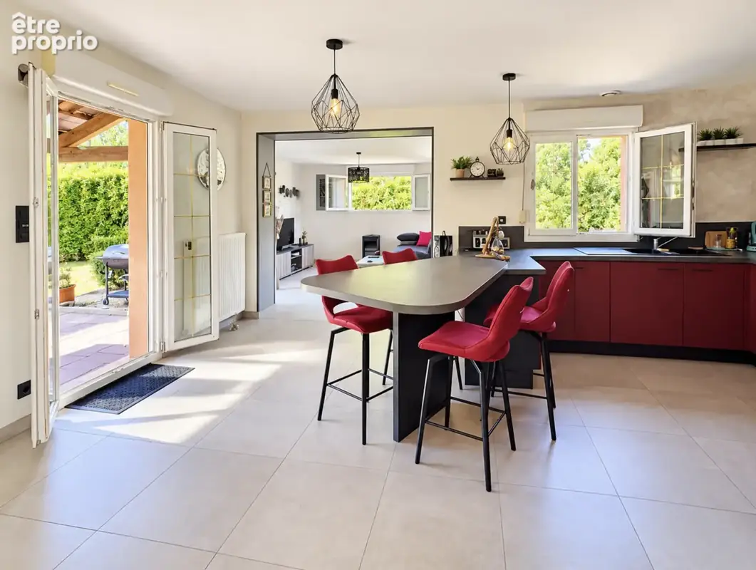 EN exclusivité:  Belle maison familiale avec piscine sur un terrain de 1 187 m2 - photo 4