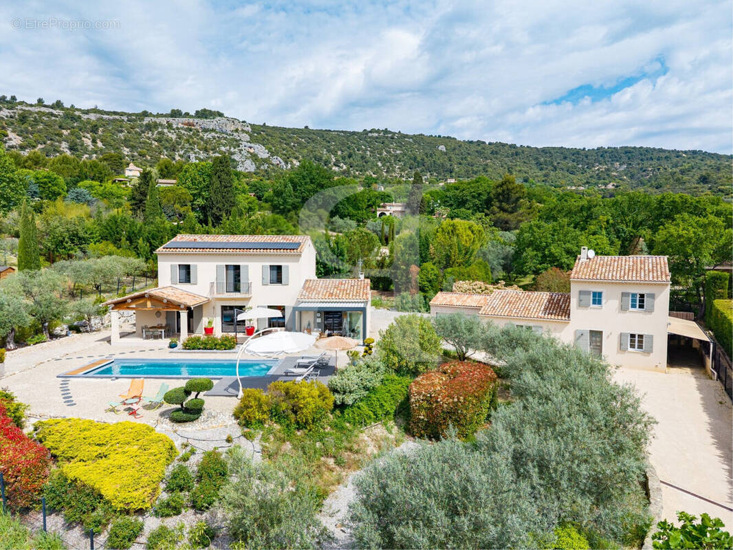 Maison à MENERBES