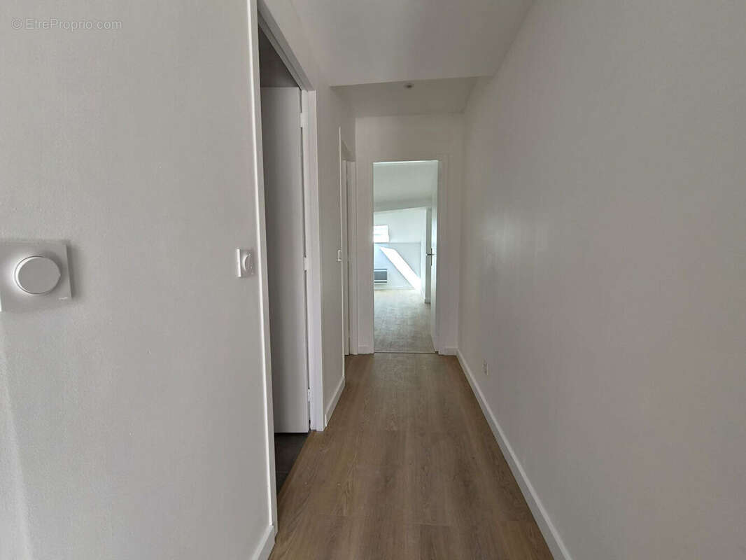 T2 49m² rénové avec terrasse Sud de 14 m² - photo 10