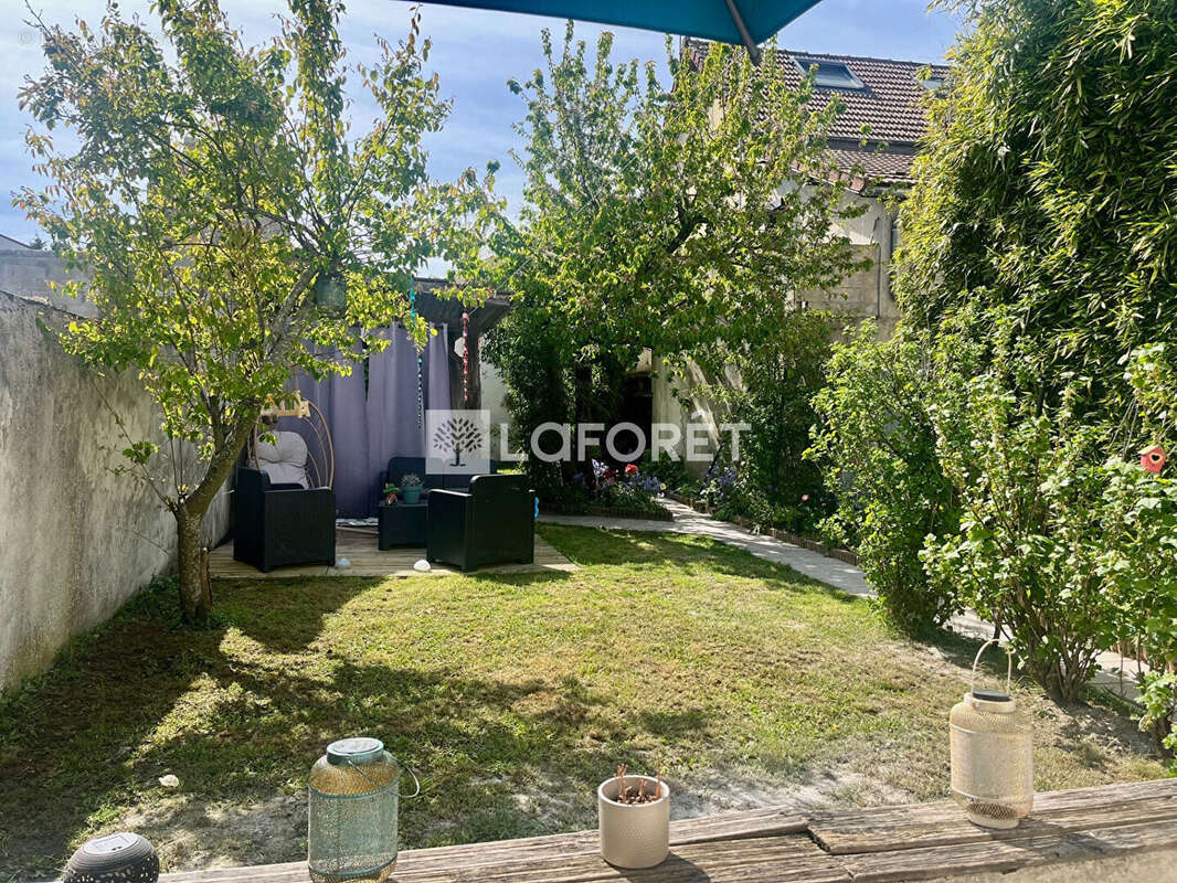 Maison à LE MESNIL-AUBRY