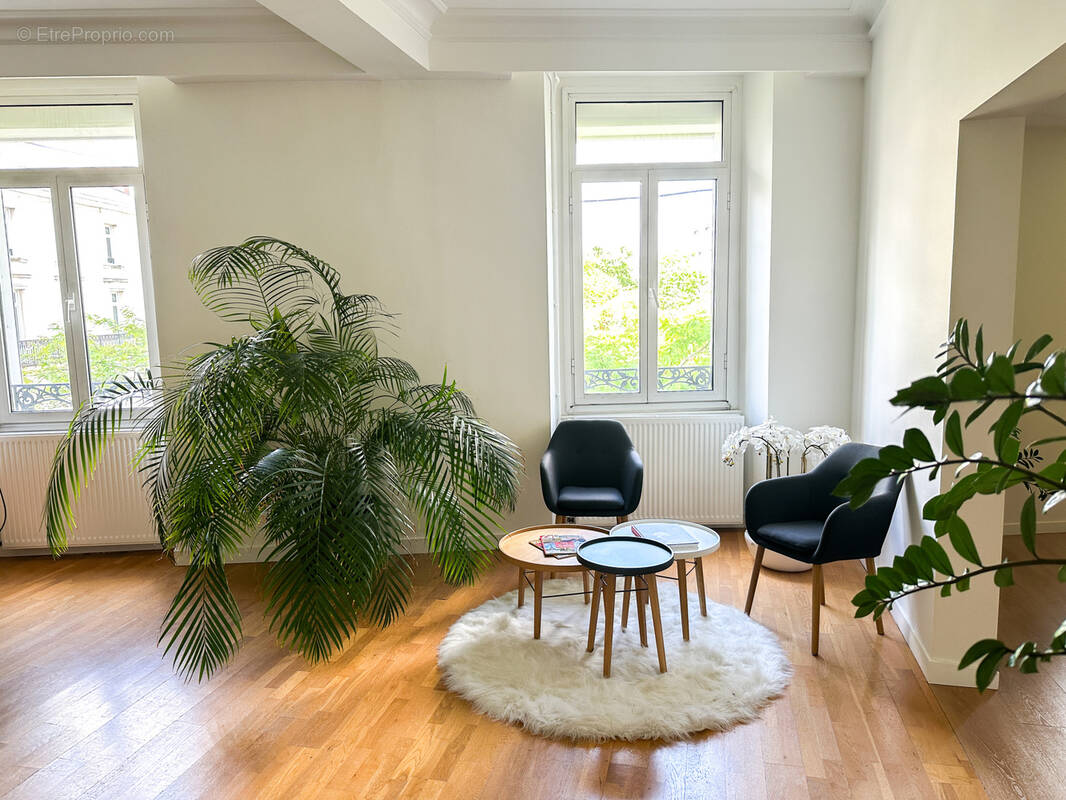 Local ou appartement t9 de standing a vendre - hyper centre de cholet -exclu ! - photo 4