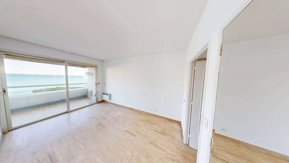 Appartement à VILLENEUVE-LOUBET