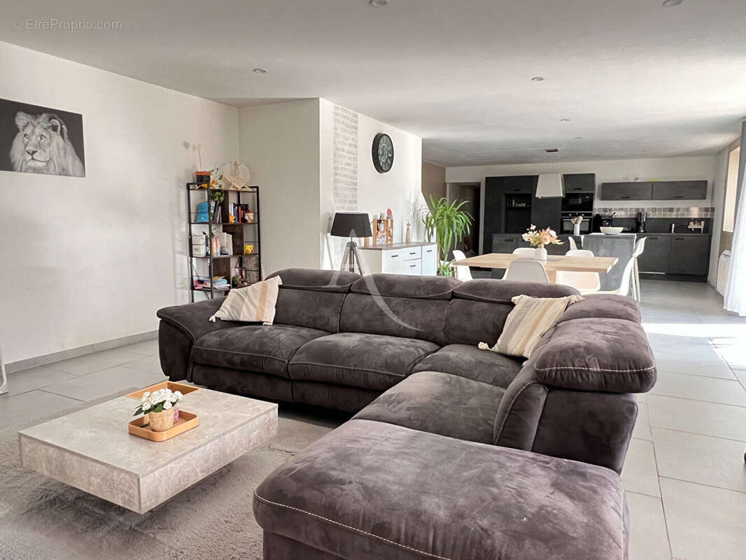 Maison à MOUZEUIL-SAINT-MARTIN